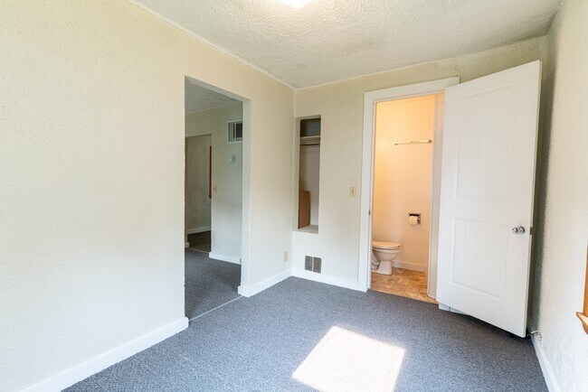 Photo - 2818 Hanson St