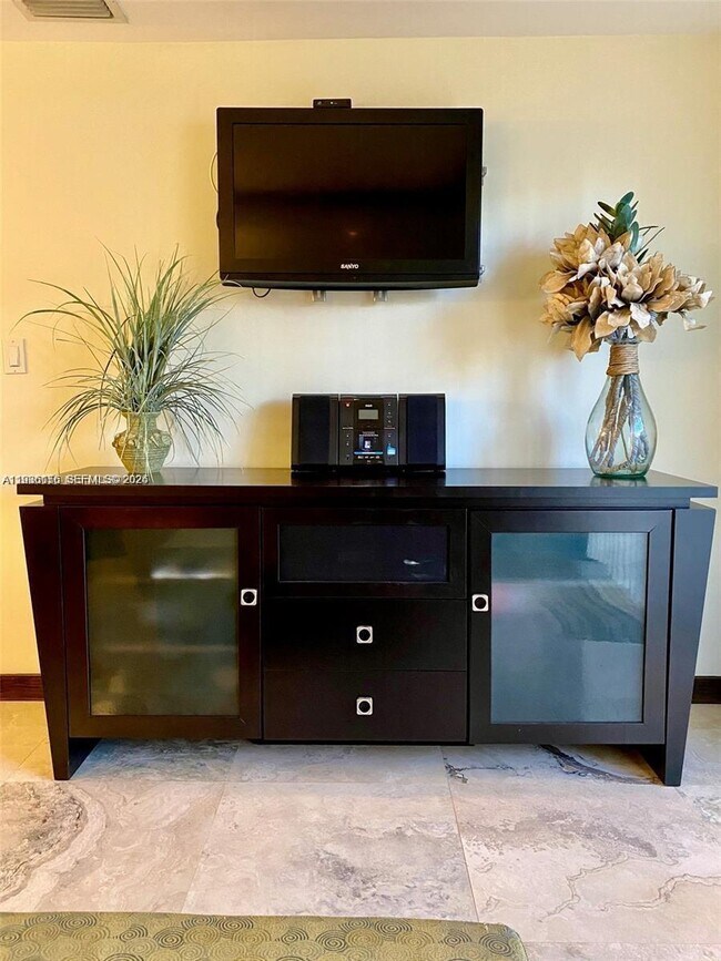 Photo - 2924 Collins Ave Unit 201