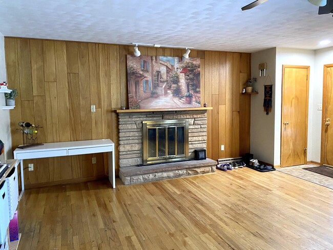 Photo - 1804 Broadview Pl