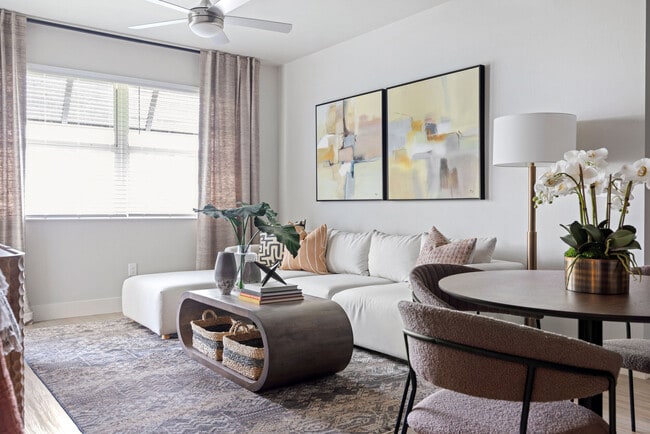 Cozy living spaces - Estero Vista