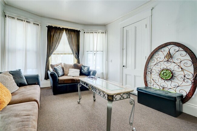 Photo - 183 Union St N