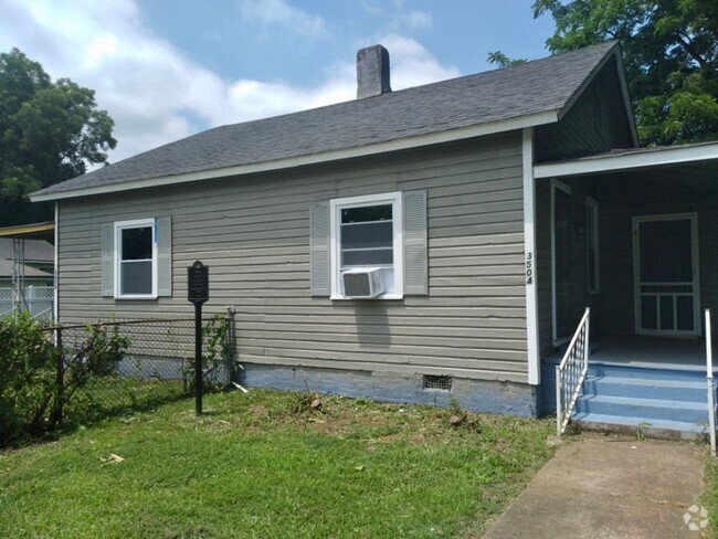 Building Photo - ONE BEDROOM/ONE BATH - GREAT LOCATION! Rental