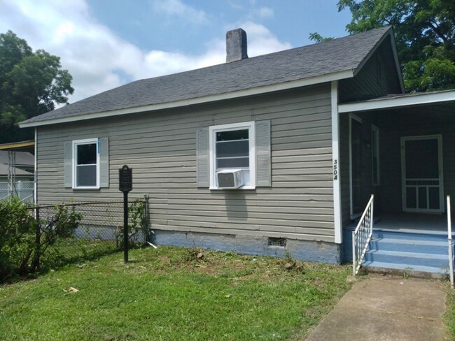 ONE BEDROOM/ONE BATH - GREAT LOCATION! - ONE BEDROOM/ONE BATH - GREAT LOCATION! House