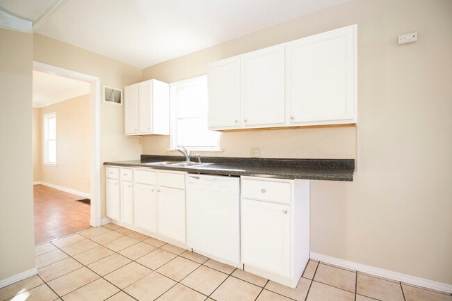 Photo - 2909 123rd St