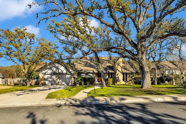 Building Photo - Beautiful home available in Castle Hills!