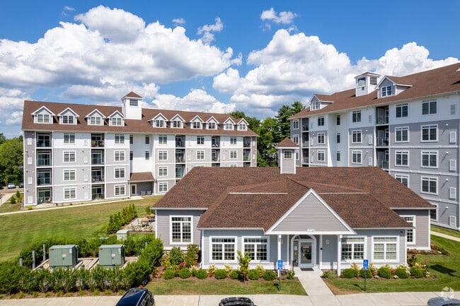 Primary Photo - The Sto at Stoughton