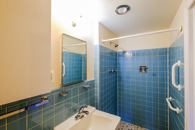 Photo - 647 Azalea Dr Unit 1
