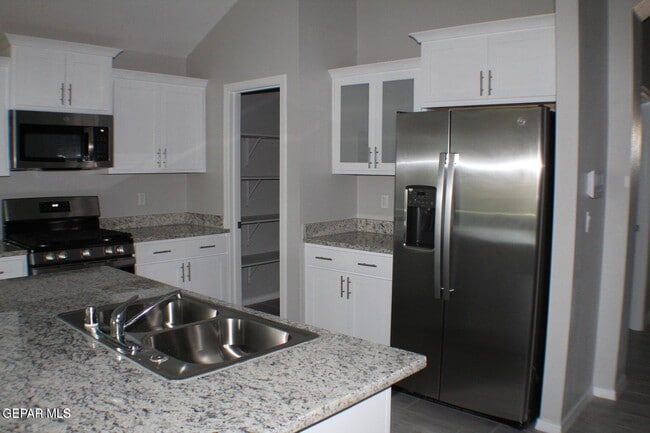 Photo - 1014 Rebeca Wy