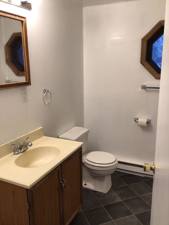 Photo - 440 N Earl St