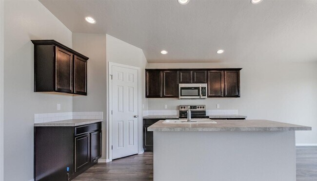 Photo - Coming Soon !!! Great location, 3 bedroom ...