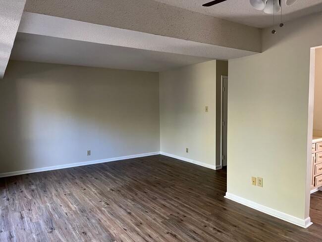 Photo - 2307 Colony Dr SW