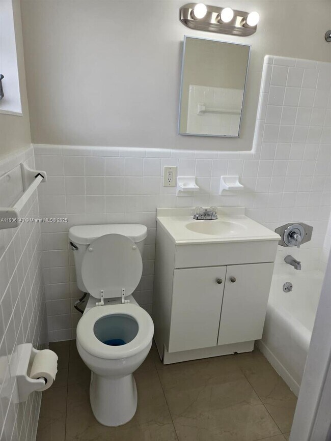 Photo - 724 NE 6th St Unidad 2