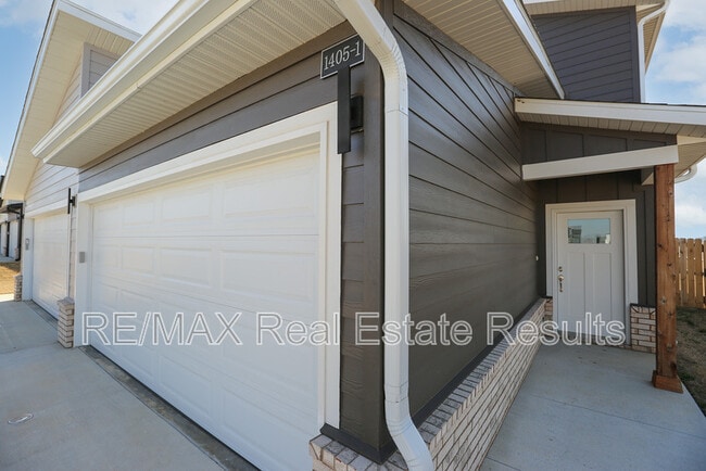 Photo - 1405 SW Poigai Wy Unidad 1