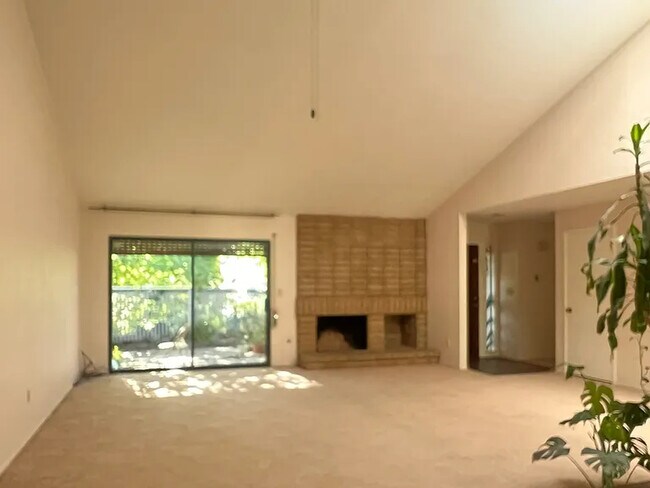 1417 Lake Blvd