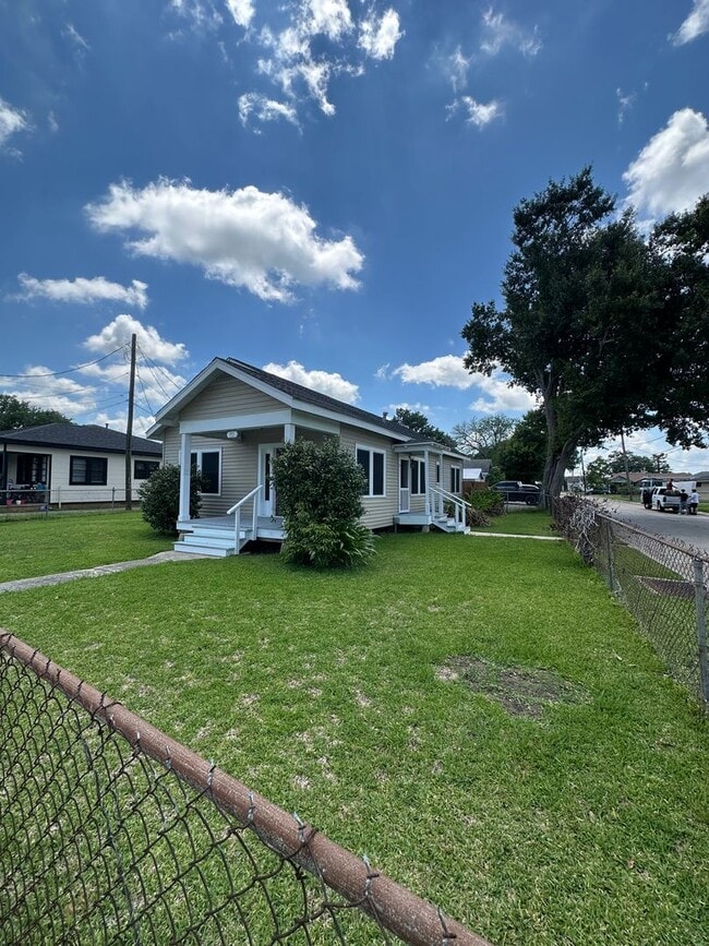 Photo - Cozy Southern Style 3 bedroom-1 bathroom unit in Houma