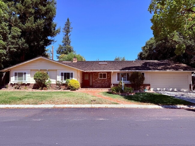 Building Photo - 1389 Chelsea Dr Rental