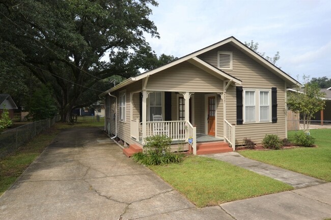 Photo - Location! Location! Adorable 2 bedroom, 1 bath home near Zachary High