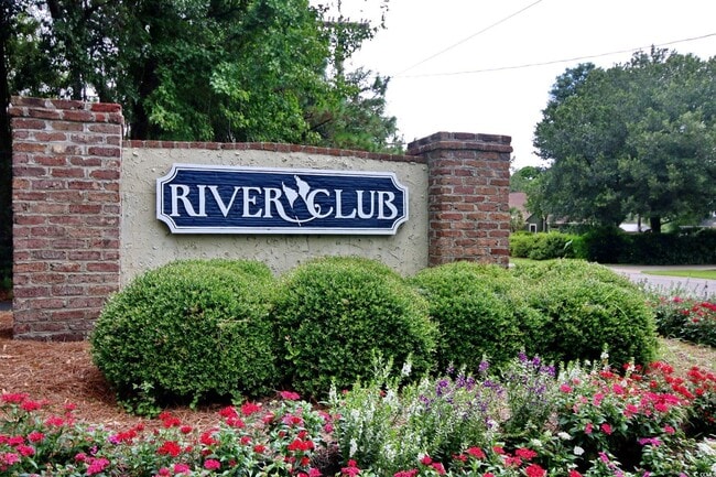 Photo - 1131 Club Cir