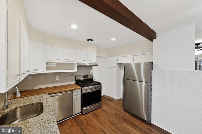 Photo - 5219 Montgomery St