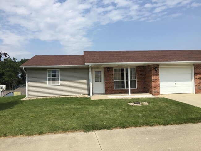 Building Photo - NEW LISTING! 2 Bedroom Duplex in Albion!!! Rental