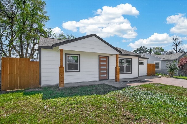 Photo - 3209 McCrarey Dr