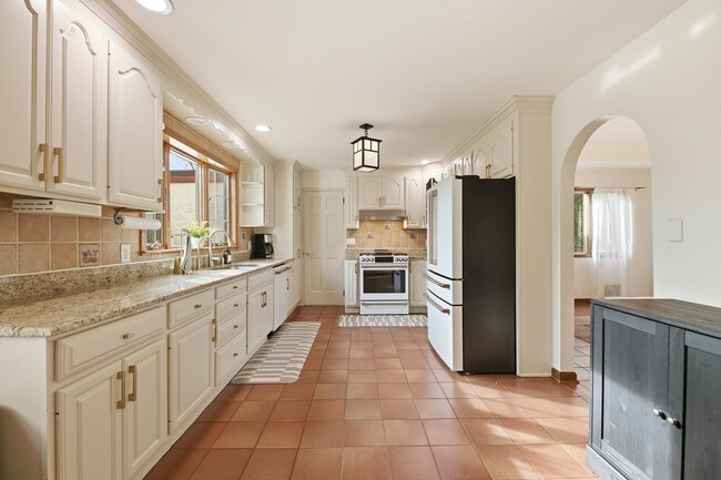 Photo - 150 Hankins Rd