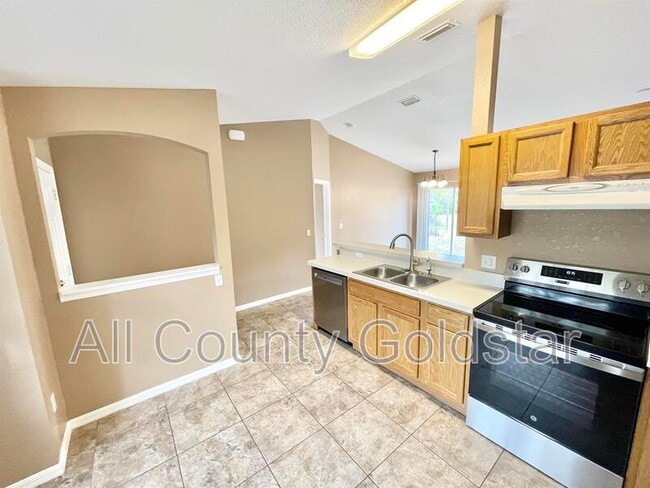 Photo - 2502 Trianna St