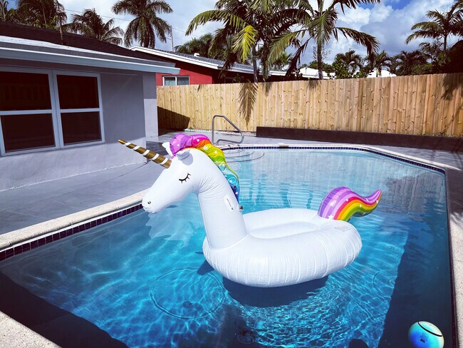 Photo - 4740 NE 18th Ave