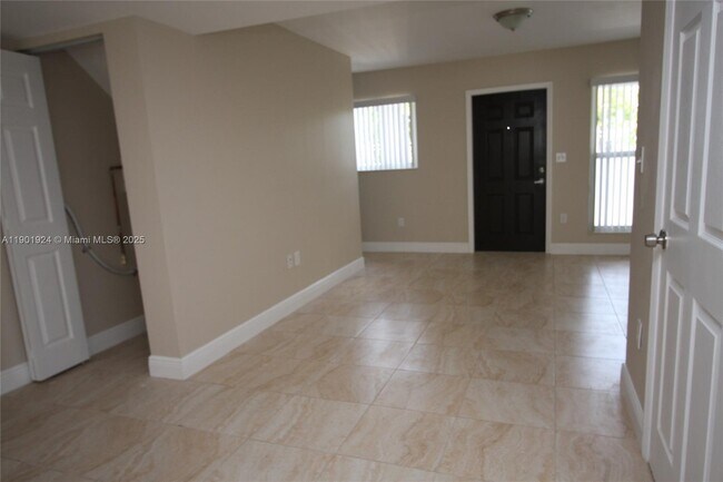 Photo - 479 NW 19th St Unidad 352