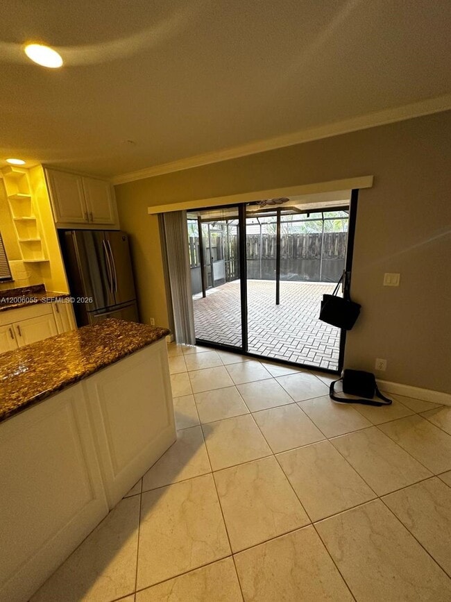 Photo - 7671 Courtyard Run W