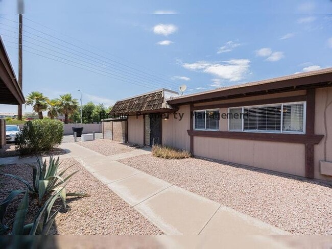Building Photo - 922 S Acapulco Ln