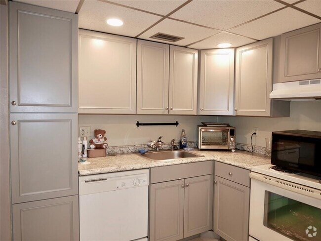 Building Photo - 6500 Cypress Rd Unit 410 Rental