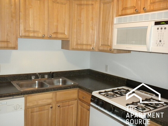 Building Photo - 2455 N Spaulding Ave Unit G