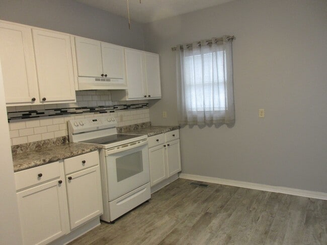 Photo - 301 N Main St