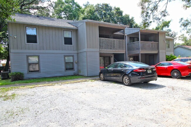 Photo - Updated 2BR/2BA 1st-Floor Condo – Convenie... Unit C