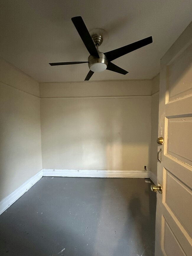 Building Photo - 6219 S Wood St Unit 2