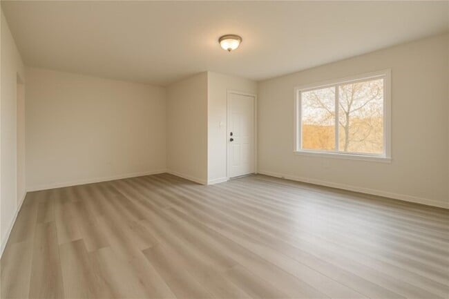 Photo - 1301 Kingston Dr Unit B