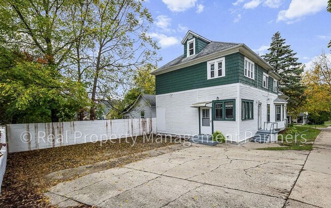 Building Photo - Baraga Duplex Unit 2