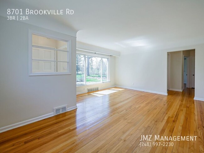 Photo - 8701 Brookville Rd