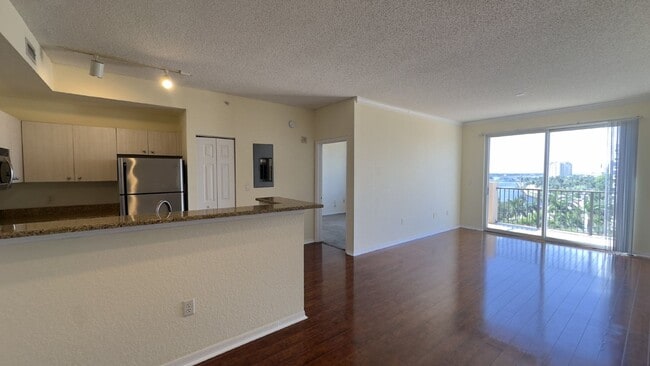 Building Photo - 2-Bedroom Penthouse in the Heart of West Palm Beach