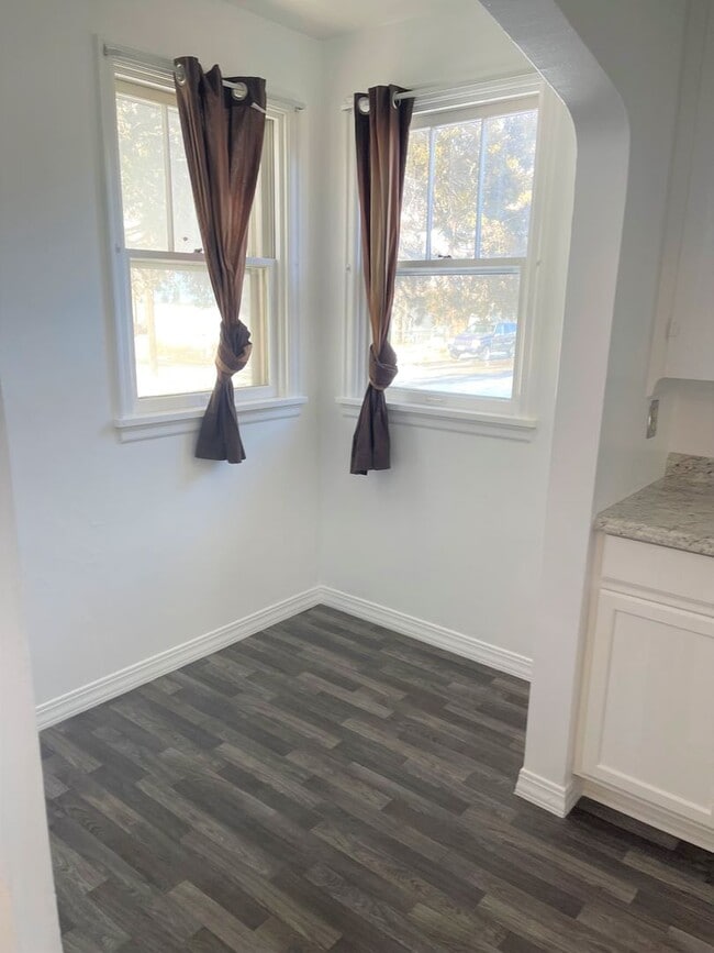 129 Castleford St W