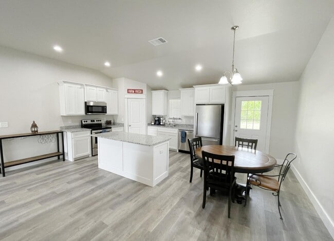 Photo - Cozy 4bd 2ba near Choctaw Casino