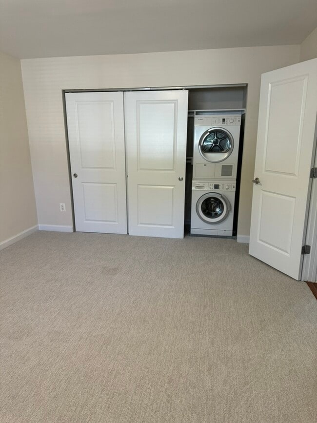 Washer/Dryer in Bedroom - 2725 39th St NW Unit 215
