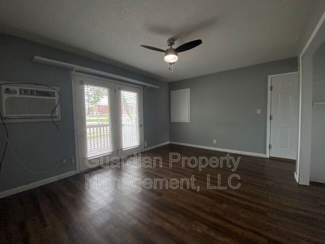 Photo - 523.5 W 7th St