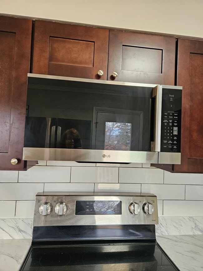 Photo - Spacious Bi-level home in New Albany