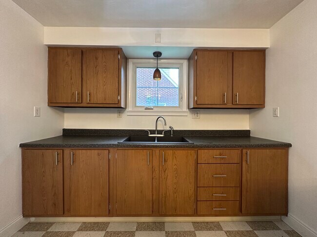 Photo - 2703 Harbison St