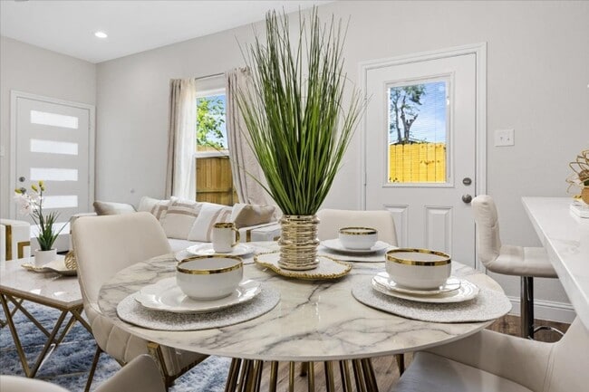 Photo - 8011 W Elizabeth Ln