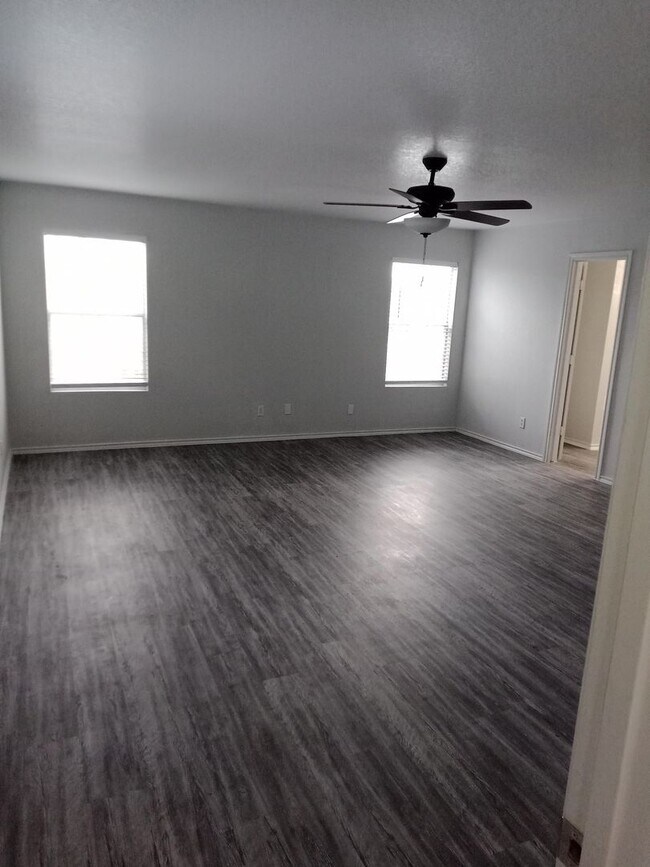 Photo - Spacious 4 Bed / 2.5 Bath Home