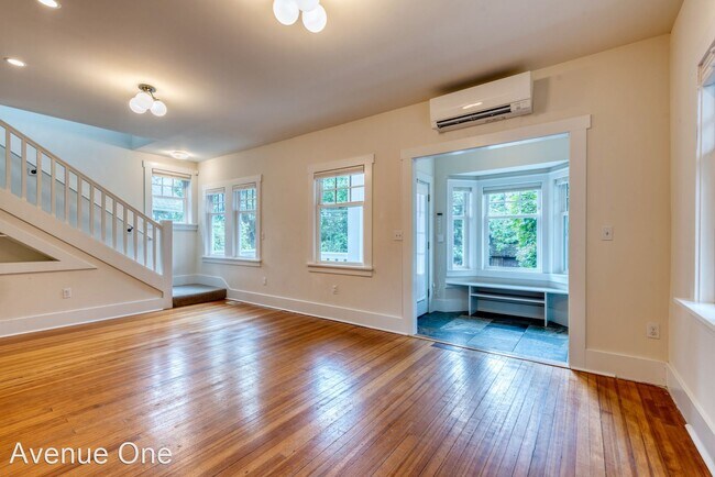 Photo - 5 br, 3.5 bath House - 2208 N 46th St