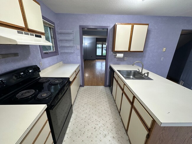 Photo - 4 Bedroom Townhouse Close to Campus – Perfect for Groups!